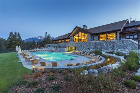 Fairmont Jasper Park Lodge .